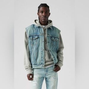 Levi’s Men's Blue Relaxed Denim Trucker Vest size XL